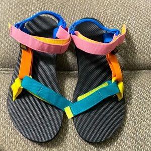 Used, lightly worn Teva’s. Size 9 sandals